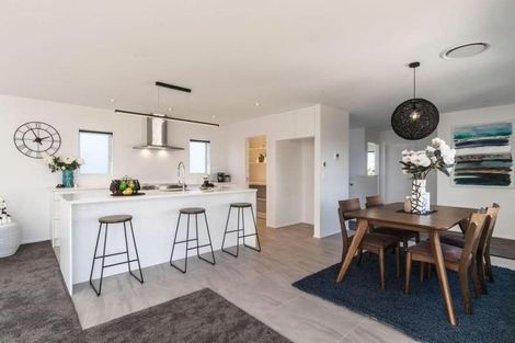 Photo of property in 31a Dawnhaven Drive, Te Atatu Peninsula, Auckland, 0610