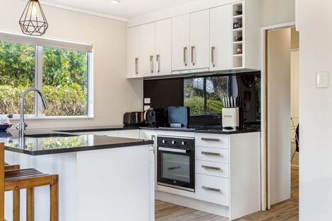 Photo of property in 9 Rheingold Place, Huapai, Kumeu, 0810