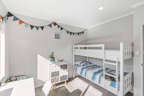 Photo of property in 56 Stranraer Crescent, Wattle Downs, Auckland, 2103