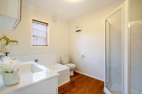 Photo of property in 42a Old Lake Road, Narrow Neck, Auckland, 0624