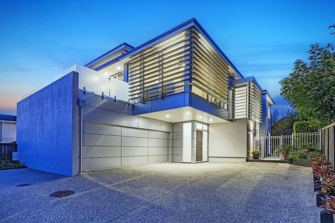 Photo of property in 49 Seaview Road, Castor Bay, Auckland, 0620