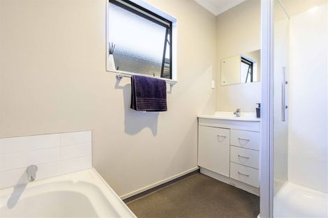 Photo of property in 25a Dawnhaven Drive, Te Atatu Peninsula, Auckland, 0610
