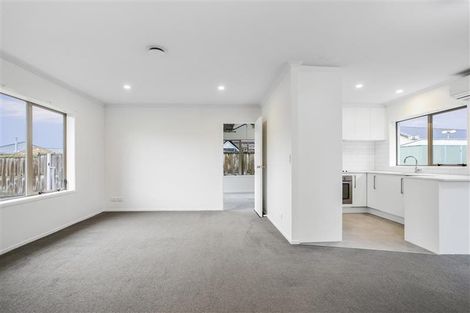 Photo of property in 14 Russett Grove, Henderson, Auckland, 0612