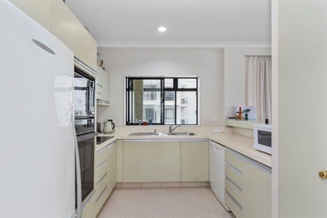 Photo of property in 21 Maunganui Road, Mount Maunganui, 3116