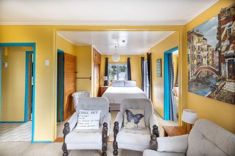 Photo of property in 63 Sea View Road, Baylys Beach, 0377