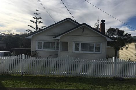 Photo of property in 52 Beach Haven Road, Beach Haven, Auckland, 0626