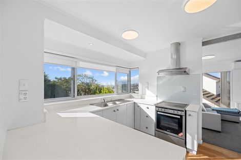 Photo of property in 1/37 Woodlands Crescent, Browns Bay, Auckland, 0630