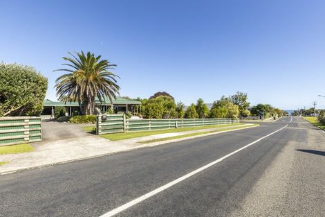 Photo of property in 128 Wairau Road, Oakura, 4314