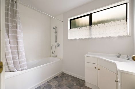 Photo of property in 1 Von Place, Fernhill, Queenstown, 9300