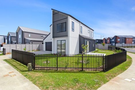 Photo of property in 1 Aquamarine Road, Rosehill, 2113