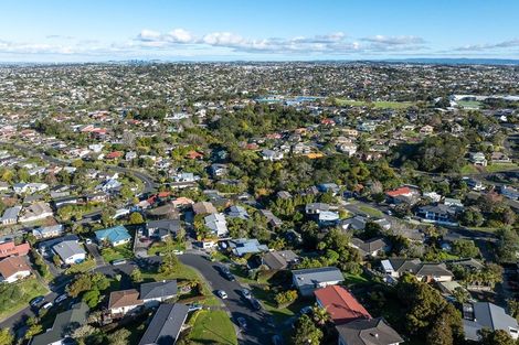 Photo of property in 11 Barker Rise, Northcross, Auckland, 0632