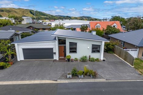 Photo of property in 27a Parata Street, Waikanae, 5036