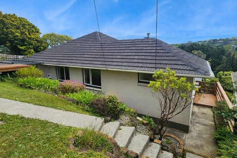 Photo of property in 35 Poto Road, Normandale, Lower Hutt, 5010