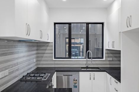 Photo of property in 2/97 Great South Road, Manurewa, Auckland, 2102