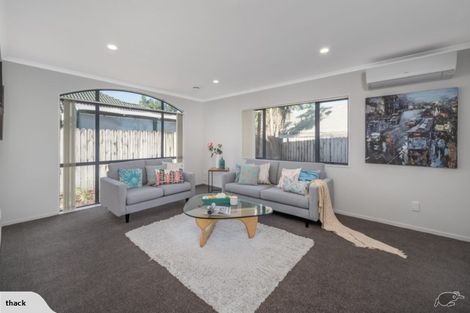 Photo of property in 3 Naul Place, East Tamaki Heights, Auckland, 2016