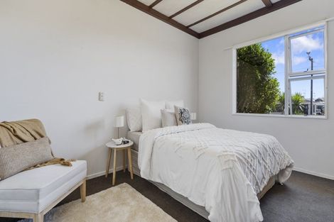 Photo of property in 27 Tukapa Street, Westown, New Plymouth, 4310