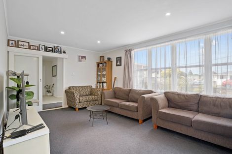 Photo of property in 15 Renata Crescent, Te Atatu Peninsula, Auckland, 0610