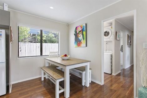 Photo of property in 10 Oreil Avenue, West Harbour, Auckland, 0618