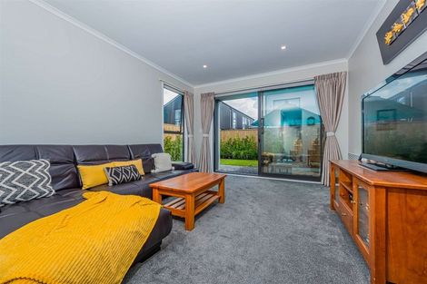 Photo of property in 14 Wai Place, Westgate, Auckland, 0614