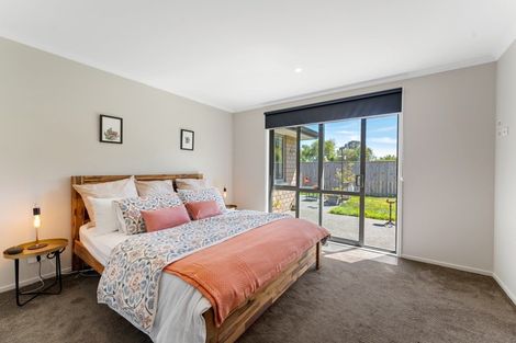 Photo of property in 24 Mahia Lane, Waikanae, 5036