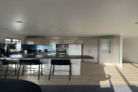 Photo of property in 2/840 Whangaparaoa Road, Manly, Whangaparaoa, 0930