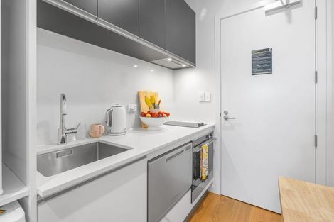 Photo of property in Frank Sargeson Apts, 5/74g Anzac Street, Takapuna, Auckland, 0622