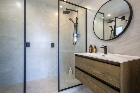 Photo of property in 8a Huka Road, Birkenhead, Auckland, 0626