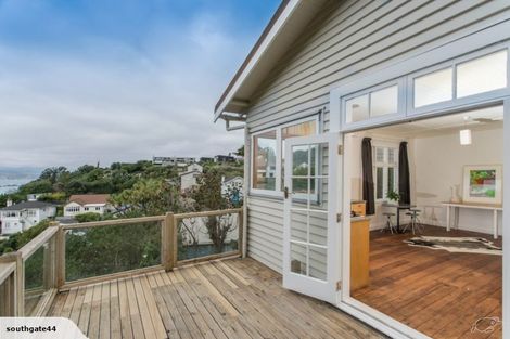 Photo of property in 30 Hungerford Road, Lyall Bay, Wellington, 6022
