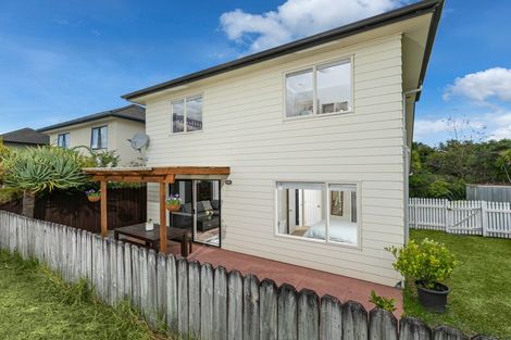Photo of property in 8 Lucienne Drive, Ranui, Auckland, 0612