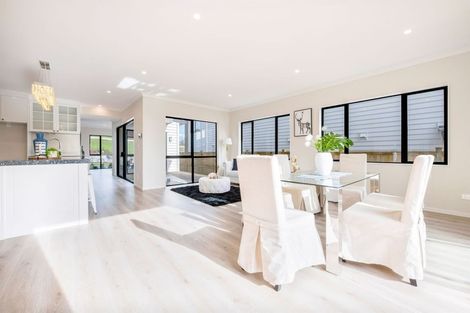 Photo of property in 18 Lime Hill Rise, Flat Bush, Auckland, 2019