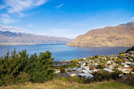 Photo of property in 3 Von Place, Fernhill, Queenstown, 9300