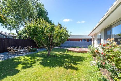 Photo of property in 8 Camberwell Place, Avonhead, Christchurch, 8042