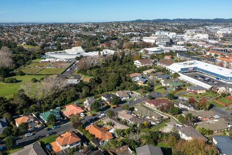 Photo of property in 16 Millstream Drive, Henderson, Auckland, 0610