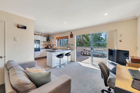 Photo of property in 14 San Vito Place, Henderson, Auckland, 0612