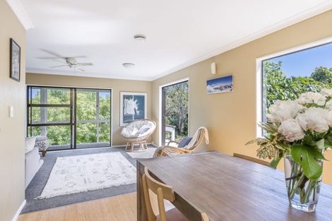 Photo of property in 72 Gloria Avenue, Te Atatu Peninsula, Auckland, 0610