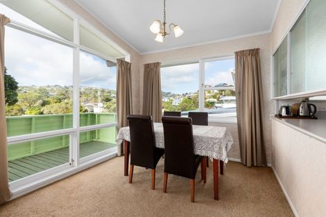 Photo of property in 25 Churton Drive, Churton Park, Wellington, 6037
