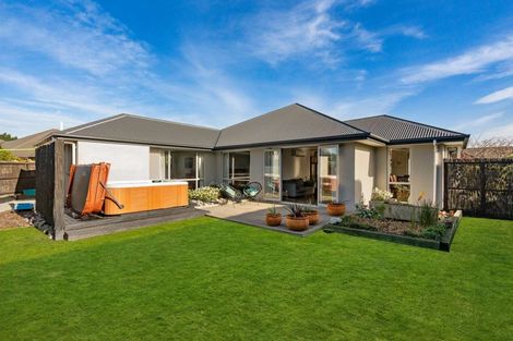 Photo of property in 28 Linkwater Way, Parklands, Christchurch, 8083