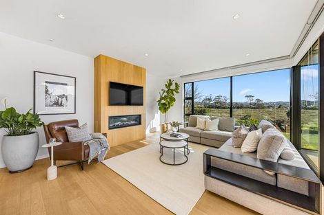 Photo of property in 8 Miran Lane, Red Beach, 0932