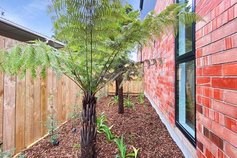 Photo of property in 4 Whakarato Way, Takanini, 2112