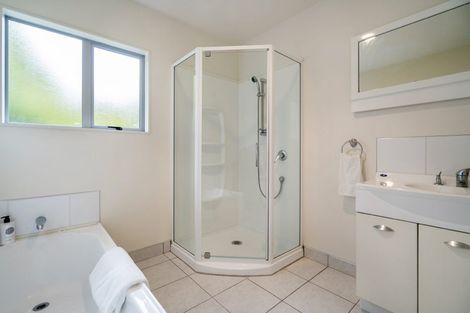 Photo of property in 1/22 Valley Road, Browns Bay, Auckland, 0630
