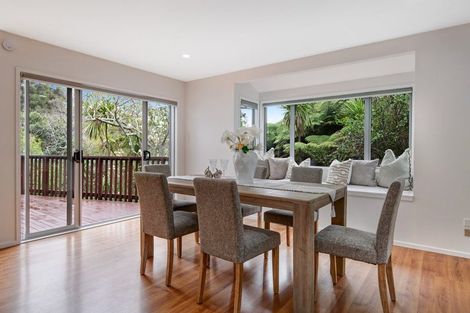 Photo of property in 9 Springwater Vale, Unsworth Heights, Auckland, 0632