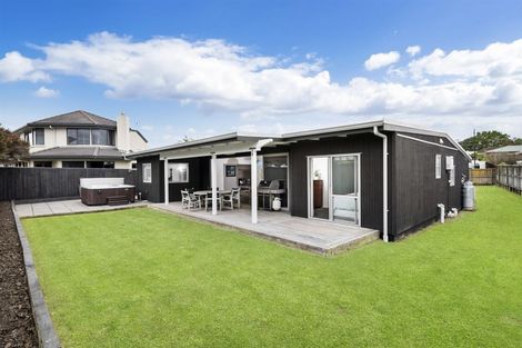 Photo of property in 75a Shakespeare Road, Milford, Auckland, 0620