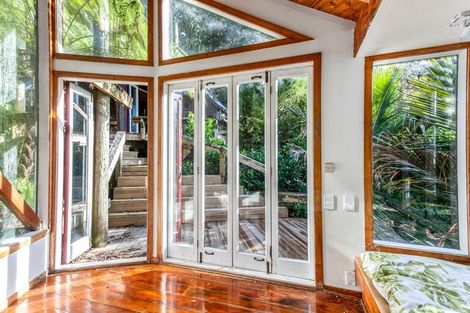 Photo of property in 40 Otitori Bay Road, Titirangi, Auckland, 0604
