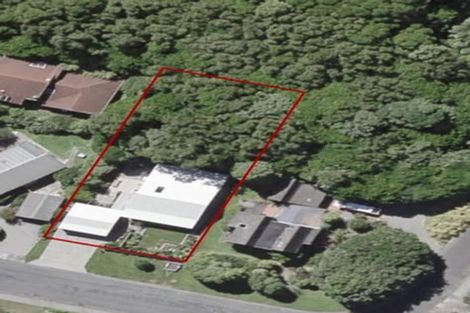 Photo of property in 19 Kakariki Grove, Waikanae, 5036