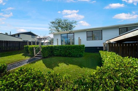 Photo of property in 1/14 Moxham Grove, Massey, Auckland, 0614