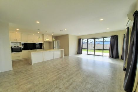 Photo of property in 11 Drumbuoy Drive, Flat Bush, Auckland, 2019