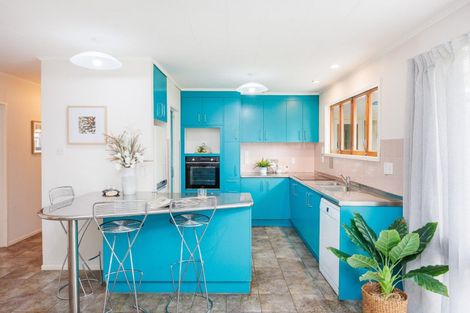 Photo of property in 17 Chilton Grove, Hokowhitu, Palmerston North, 4410