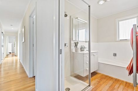 Photo of property in 12 Renata Crescent, Te Atatu Peninsula, Auckland, 0610