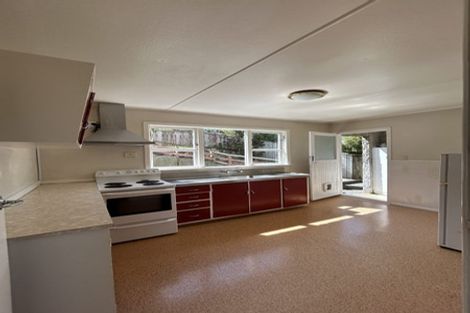 Photo of property in 12 Huntingdon Street, Northland, Wellington, 6012