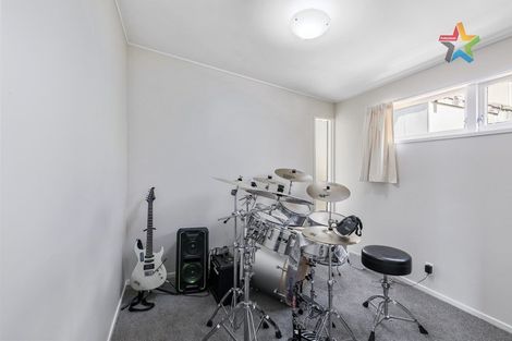 Photo of property in 27 Rakeiora Grove, Korokoro, Lower Hutt, 5012